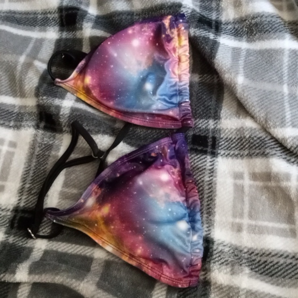 Bikini top.